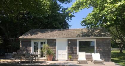 Idyllic cottage on Accabonic Harbor