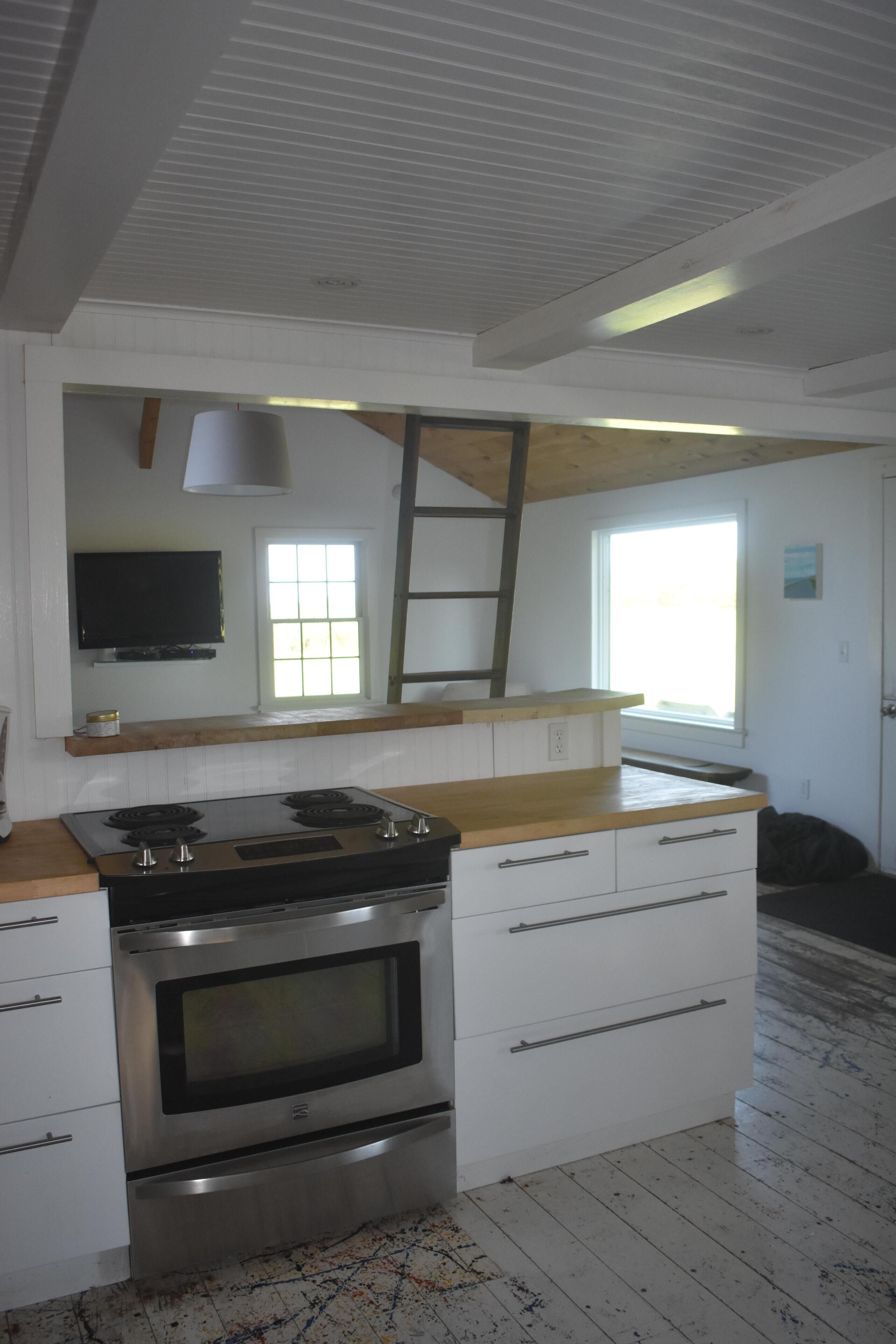 Microwave, dishwasher, coffee/tea maker, cookware/dishes/utensils