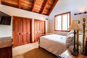 6 bedrooms, travel cot, free WiFi, bed sheets