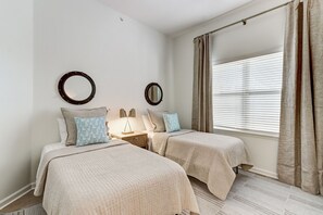 4 bedrooms, desk, iron/ironing board, free WiFi