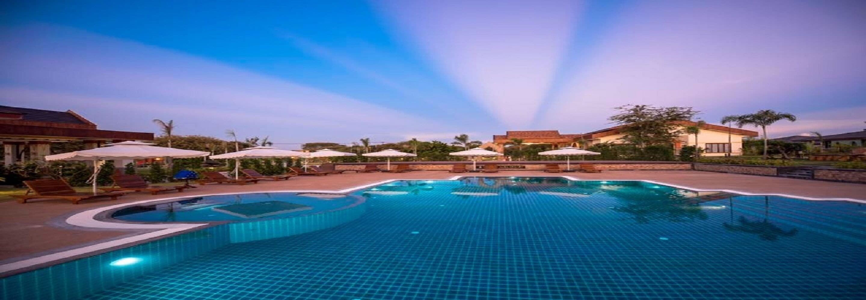 Hồ bơi ngoài trời