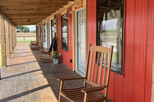 Take a Hike Cabin Explore the Wichita Mountains, Handicap king bed, sleeps 2