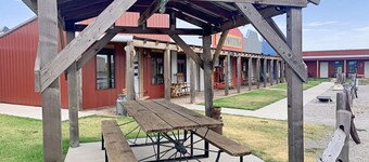 新しく建てられたカントリーキャビン、ウィチタ山脈をハイキング、ハンディキャップバリアフリー 