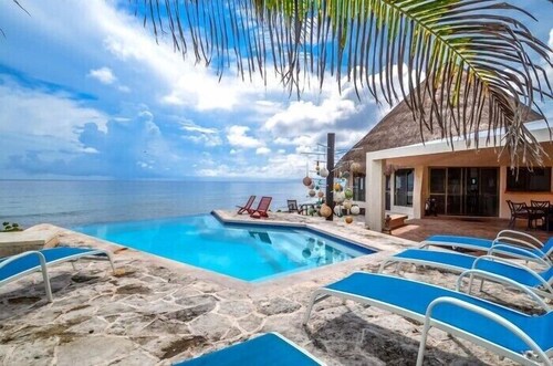 Ainutlaatuisesti suunniteltu Oceanfront Villa