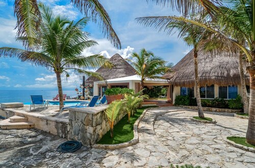 Ainutlaatuisesti suunniteltu Oceanfront Villa