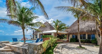 Ainutlaatuisesti suunniteltu Oceanfront Villa