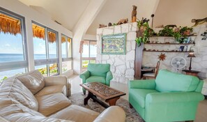 Books - Casa Alux: Oceanfront Villa with Infinity Pool & Breezeway (Akumal)