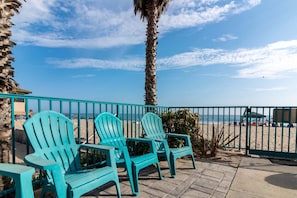 Property grounds - Beachfront Ground Floor Condo | King Bed Ocean Views Private Patio (Carpinteria)