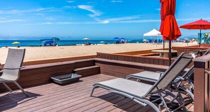 Beachfront Ground Floor Condo | King Bed Ocean Views Private Patio