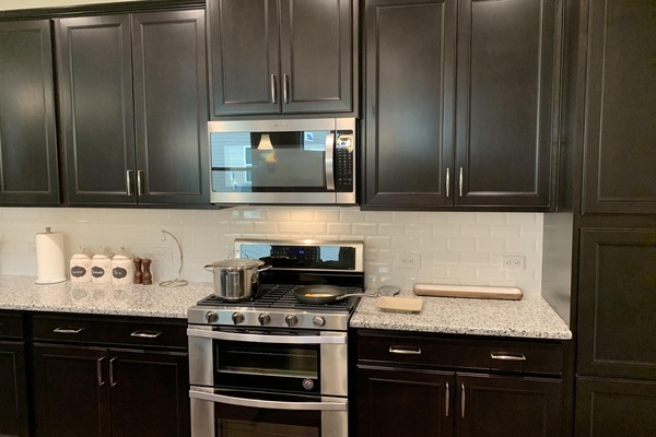 Køleskab, mikrobølgeovn, opvaskemaskine, kaffe-/temaskine