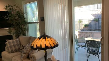 TV, fireplace, offices