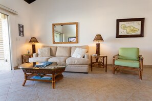 Smart TV, DVD player - Hale Kamaole 254 Second floor condo, easy access to best beach on Maui! (Kihei)