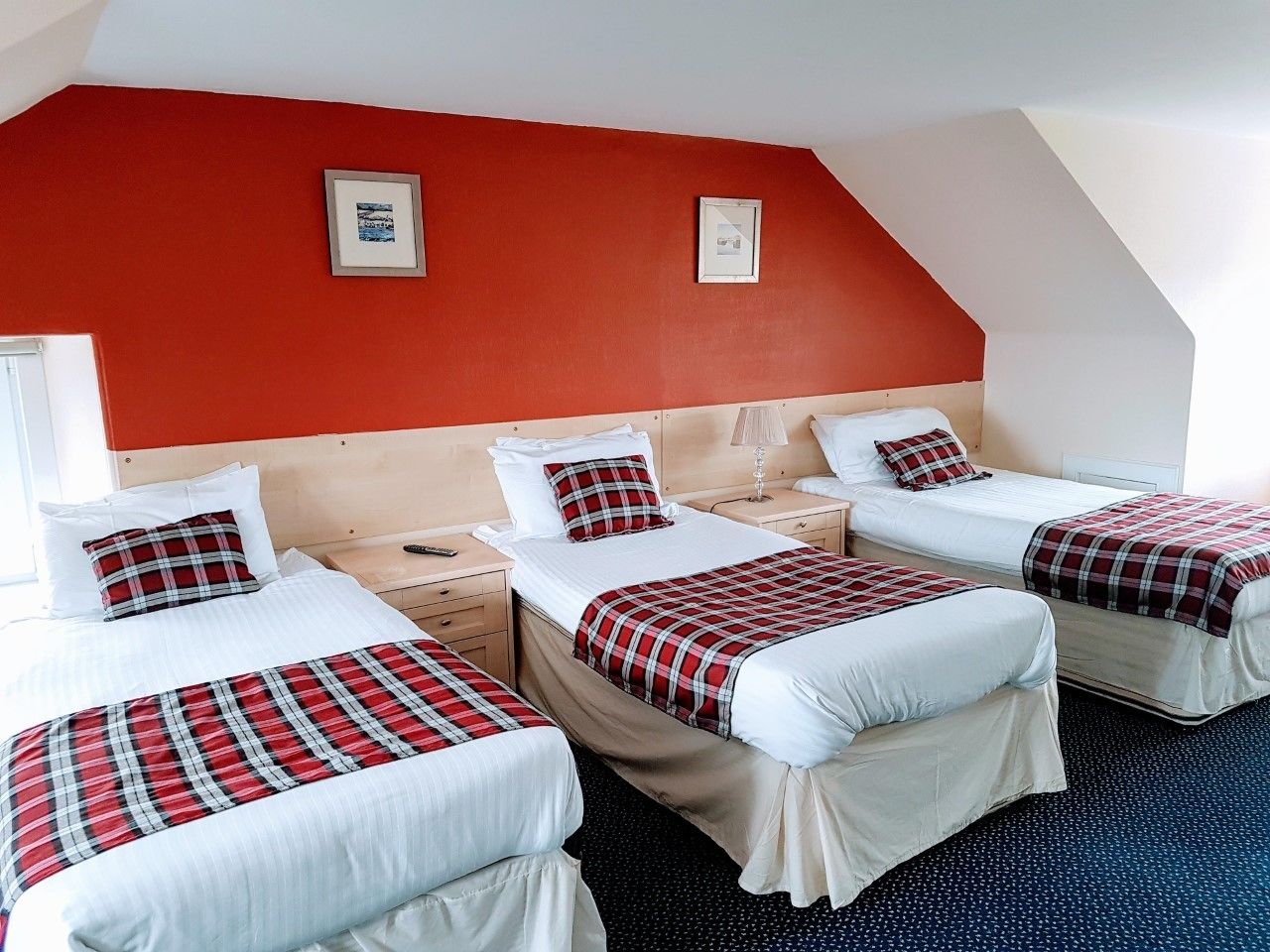 triple room | free wifi, bed sheets