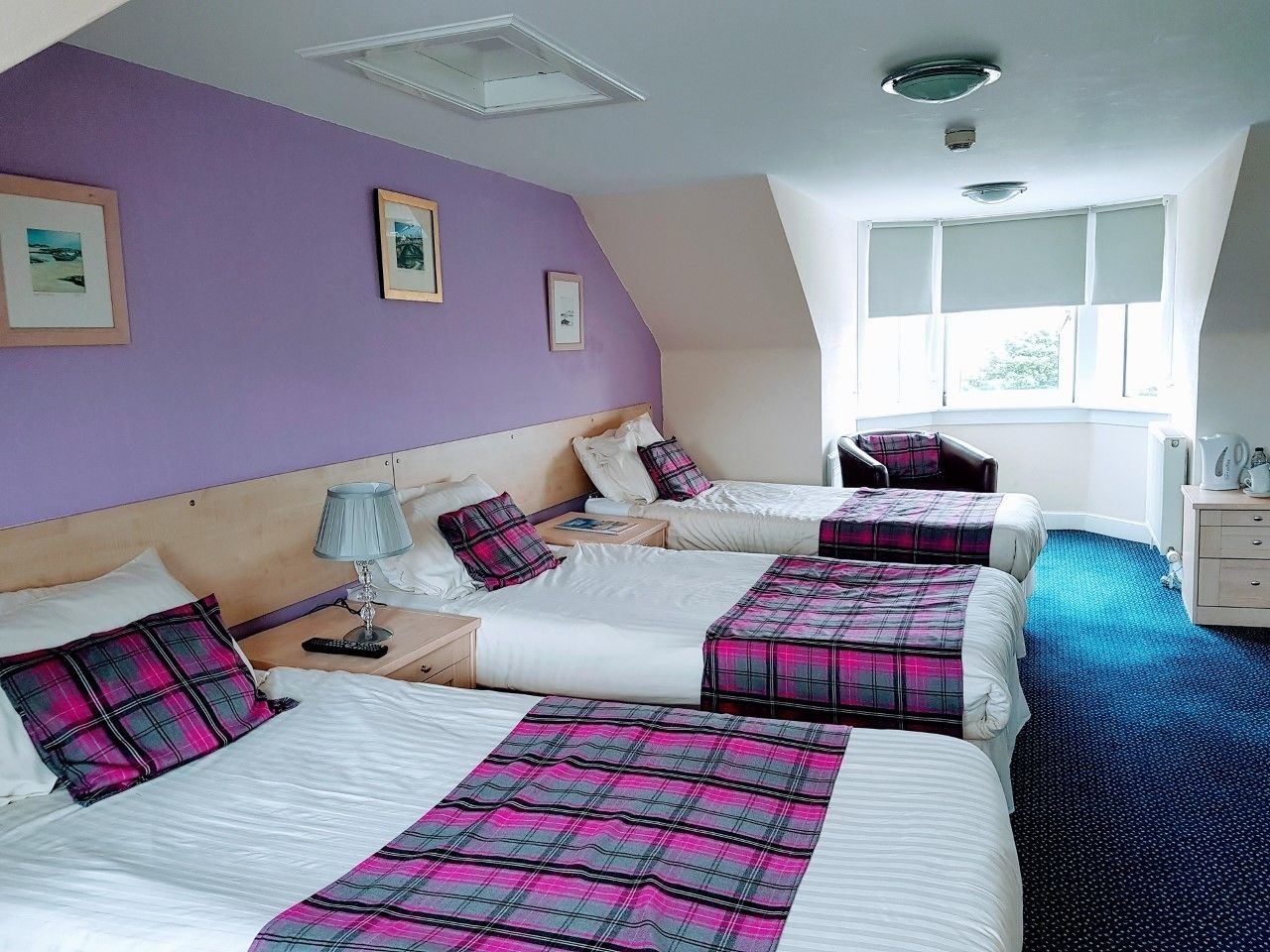 triple room | free wifi, bed sheets