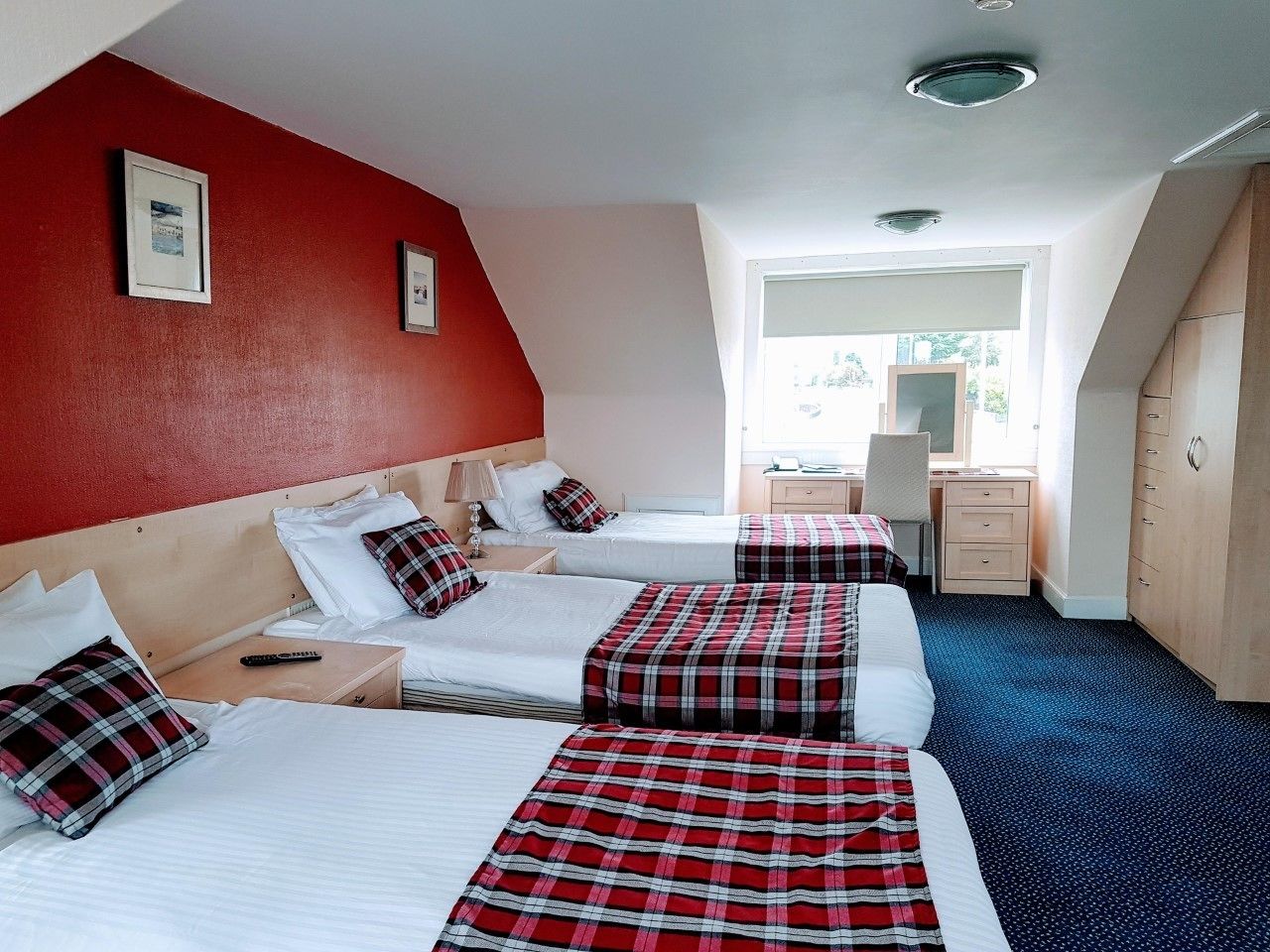 triple room | free wifi, bed sheets