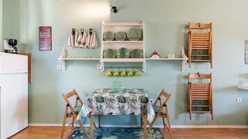 Apartment, 1 Bedroom | In-room dining