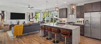 Beautiful 4 Lvl, 4BR/4BA, Minutes to downtown, 4 King Beds each w/private bath.