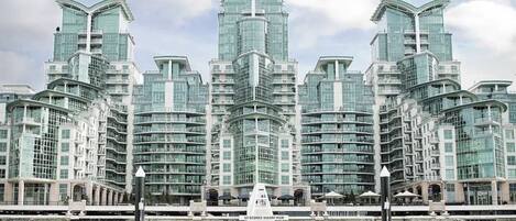 المنشأة من الخارج