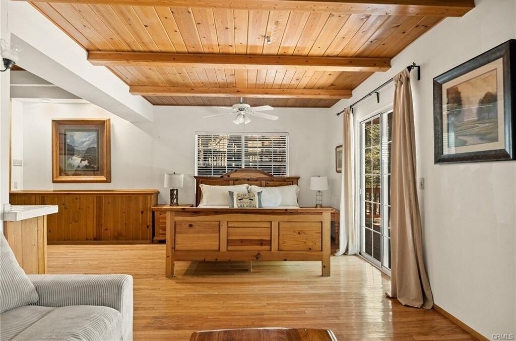 Smart TV, fireplace, DVD player, table football