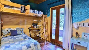 5 bedrooms, desk, iron/ironing board, free WiFi