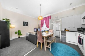 Standard Apartment | Premium bedding, individually decorated, individually furnished - One Bedroom Apartment by Klass Living Serviced Accommodation Bellshill - Elmbank Street Apartment with WIFI  and Parking (Bellshill)