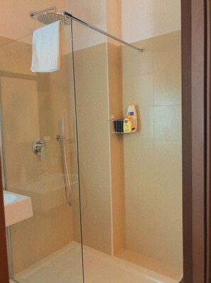 Double Room, Tower (On the 1st floor) | Bathroom shower - Torre Tresca 2 (Bari)