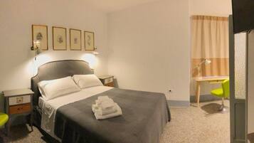 Double Room, Tower (On the 1st floor) | Dihias secara berasingan, dilengkapkan perabot secara berasingan, meja