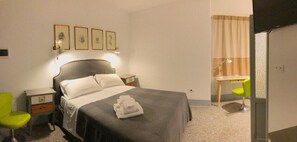 Double Room, Tower (On the 1st floor) | Individually decorated, individually furnished, desk, free WiFi - Torre Tresca 2 (Bari)