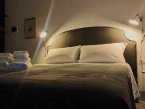 Double Room, Tower (On the 1st floor) | Individually decorated, individually furnished, desk, free WiFi - Torre Tresca 2 (Bari)