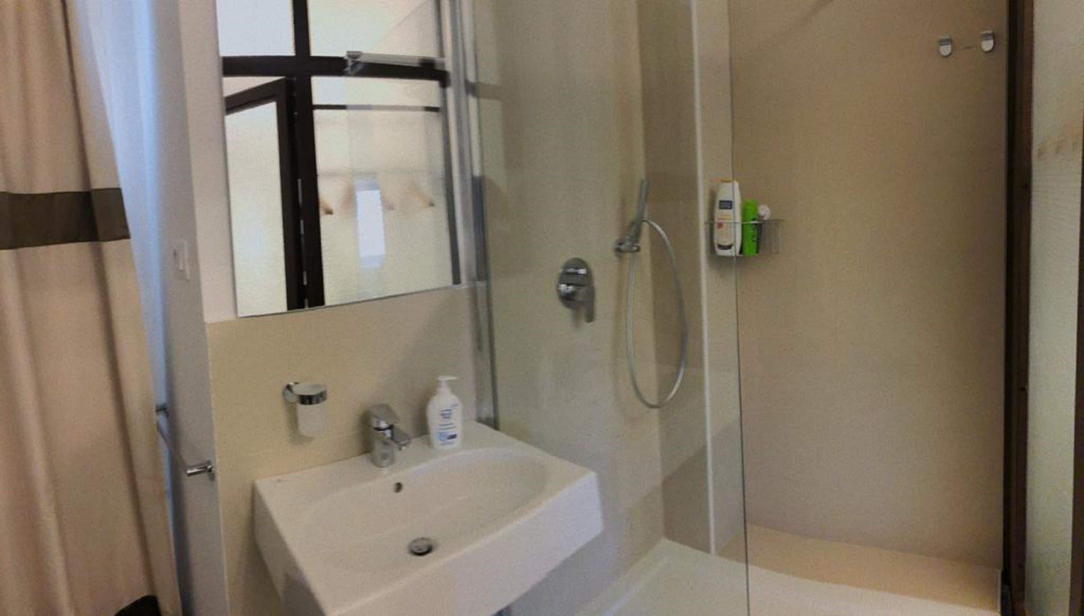 Double Room, Tower (On the 1st floor) | Bilik Mandi | Pancuran mandi, hulu semburan mandi hujan, bidet, tuala disediakan 