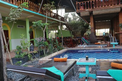 1 Bed Room with Breakfast and Free Pick Up