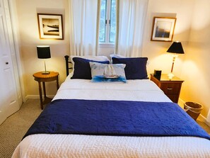 3 bedrooms, free WiFi, bed sheets - Village home in Suttons Bay. Walk to everything. Air, grill, WIFI (Suttons Bay)