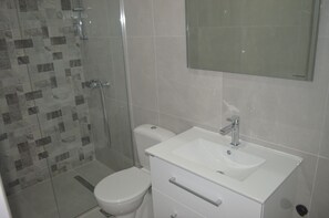 مجففات شعر، مناشف، صابون، شامبو