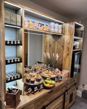 Escritorio, sistema de insonorización y ropa de cama . The Wheatsheaf Inn