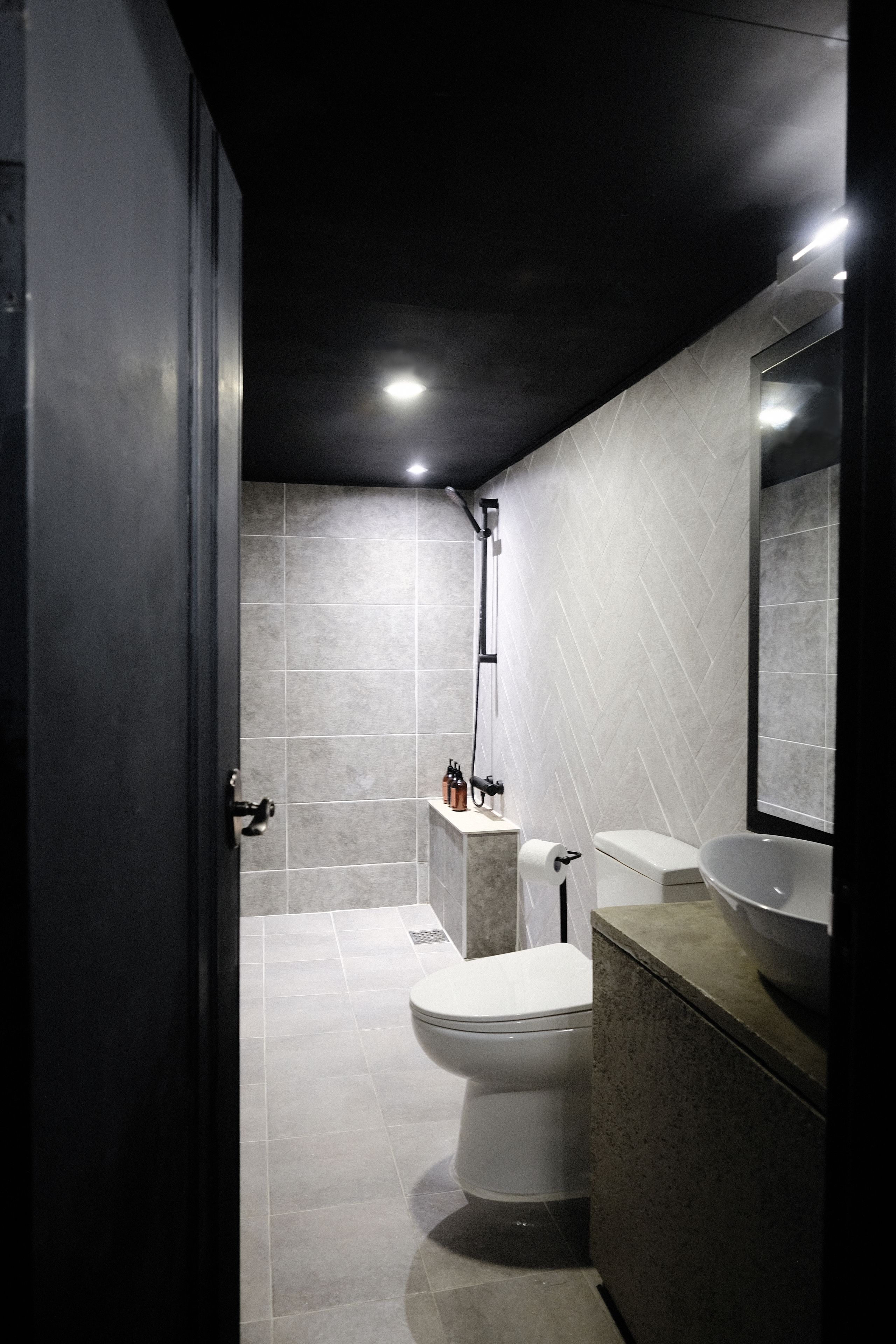 room random assignment (4 person room) | bathroom | shower, free toiletries, hair dryer, towels