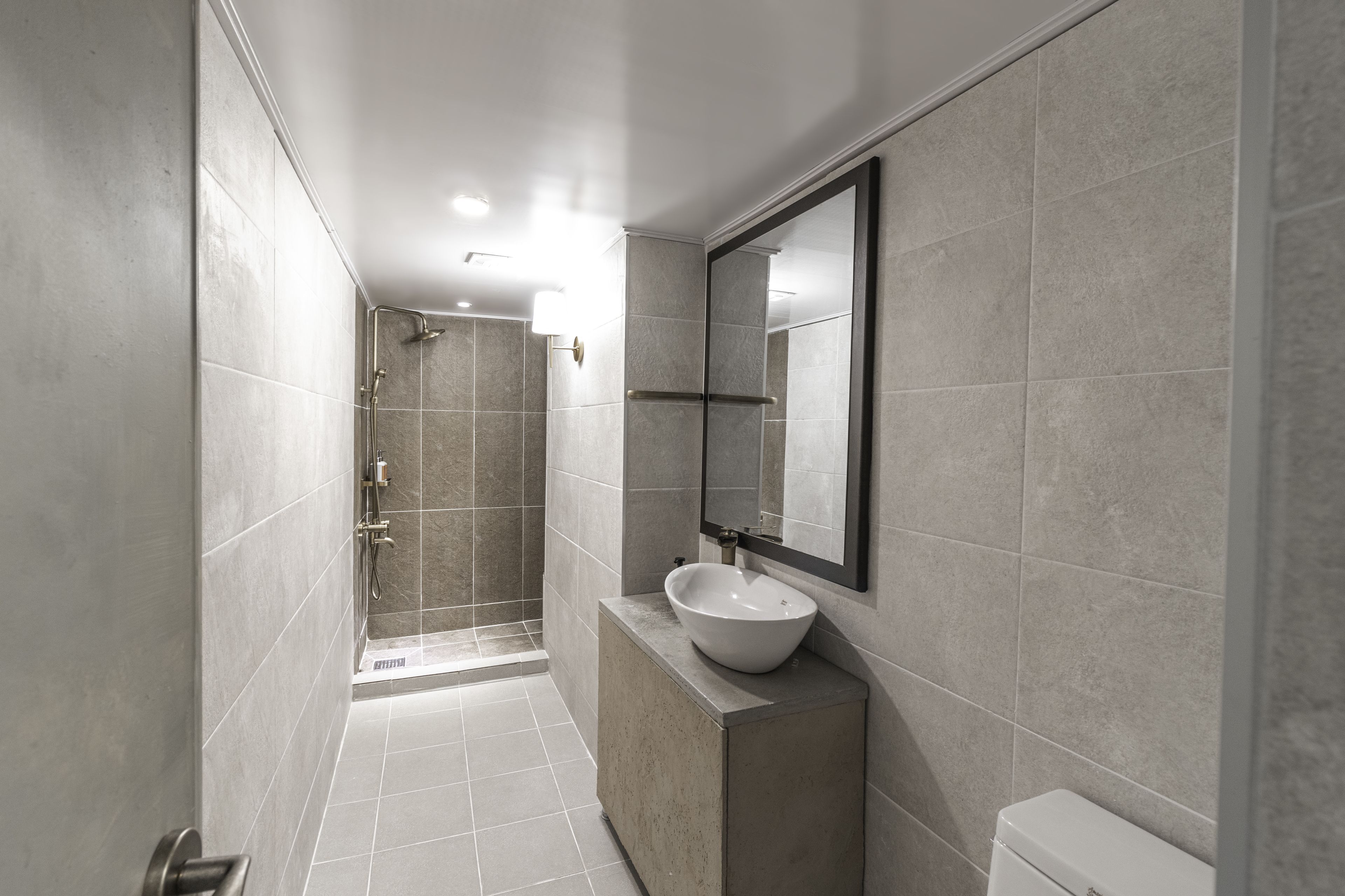 room random assignment (4 person room) | bathroom | shower, free toiletries, hair dryer, towels