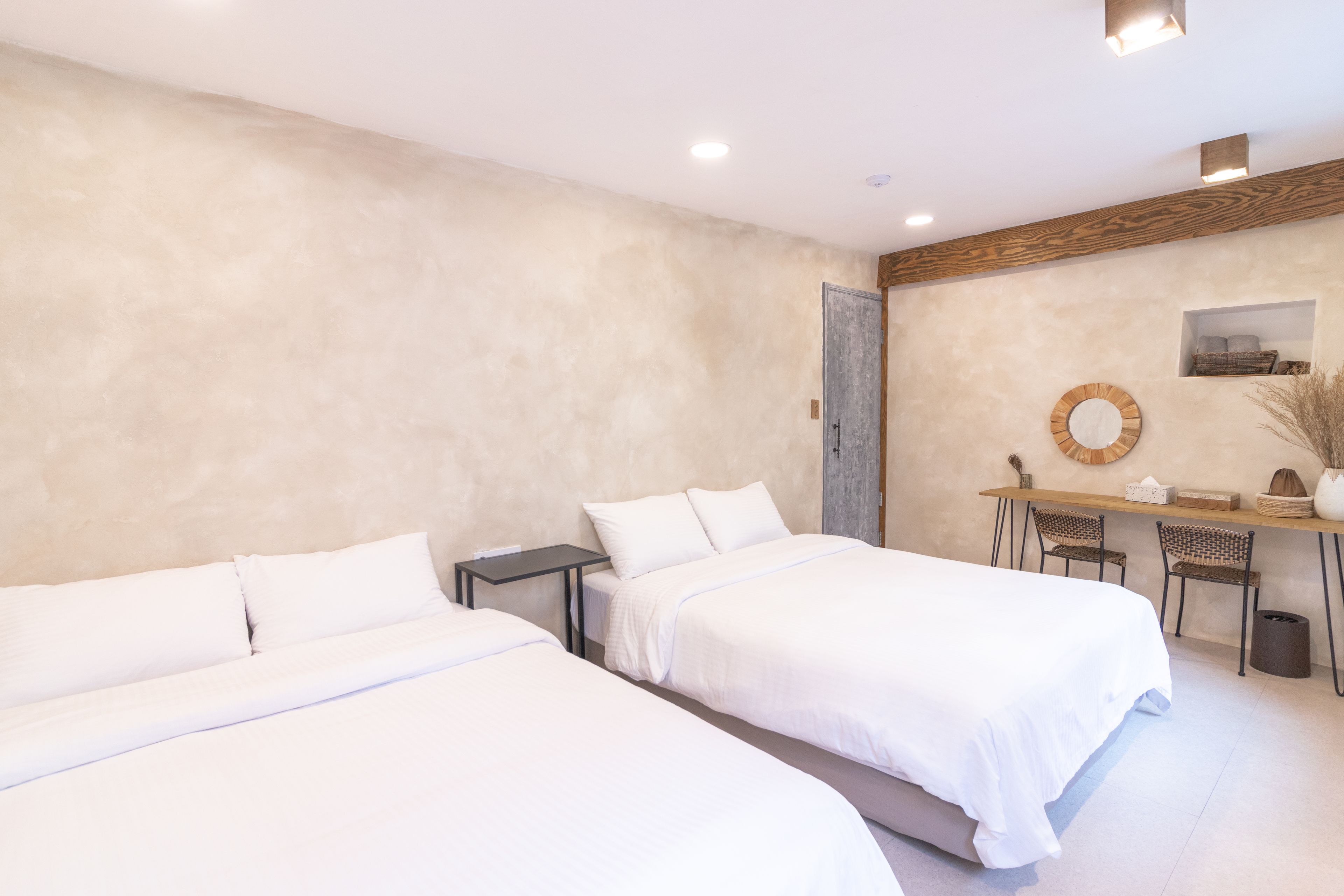 room random assignment (4 person room) | free wifi, bed sheets