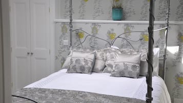 Studio Apartment | Individually decorated, individually furnished, blackout drapes