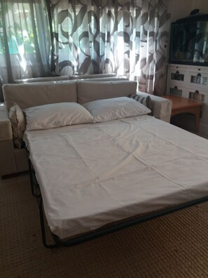 1 bedroom, iron/ironing board, WiFi, bed sheets - Home Sweet Home holiday house (Paphos)
