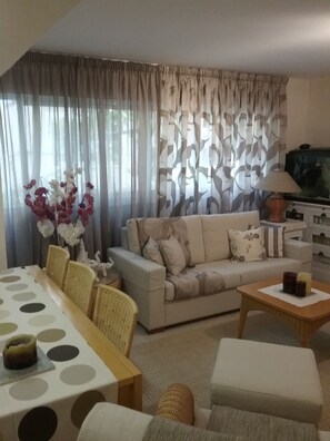 TV - Home Sweet Home holiday house (Paphos)