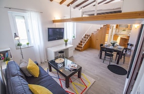 Studio (Duplex) | Living area | Flat-screen TV