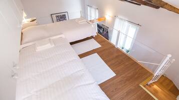 Studio (Duplex) | 1 bedroom, desk, iron/ironing board, free cribs/infant beds