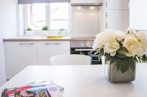 Apartment, 1 Bedroom | Private kitchenette | Fridge, microwave, oven, stovetop