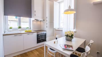 Apartment, 1 Bedroom | Private kitchen | Fridge, microwave, oven, stovetop