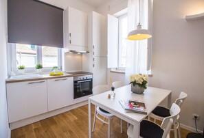 Lägenhet - 1 sovrum | Eget kök | Kylskåp, mikrovågsugn, ugn och spishäll