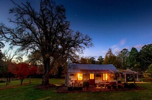 Exterior - Historic Miners Cottage on Howqua River (Howqua)