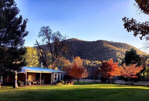 Exterior - Historic Miners Cottage on Howqua River (Howqua)
