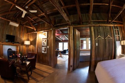 Historic Miners Cottage on Howqua River