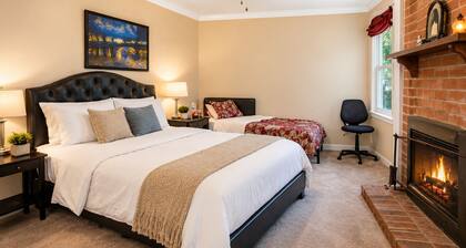 3.5 miles to Washington DC- Family Size Spacious 4BDR + Parking