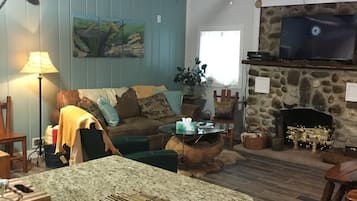 Smart TV, DVD player, books, stereo